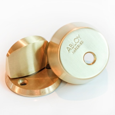 CY 013 T  satin brass/ цилиндр ключ+поворотная кнопка (закаленная сталь) от компании Аблой за 43 116 руб.