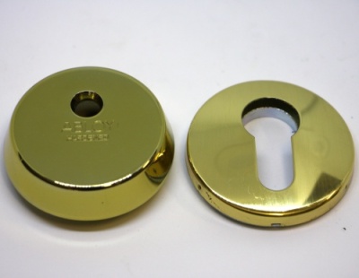 CH 101  bright brass/ защитная скобянка DIN 12.5mm от компании Аблой за 22 773 руб.